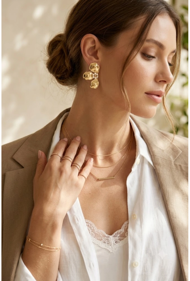 Boucles d’Oreilles Fleur & Perles – Élégance Dorée